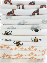 Load image into Gallery viewer, BBLUXE Giraffe Burp Cloth